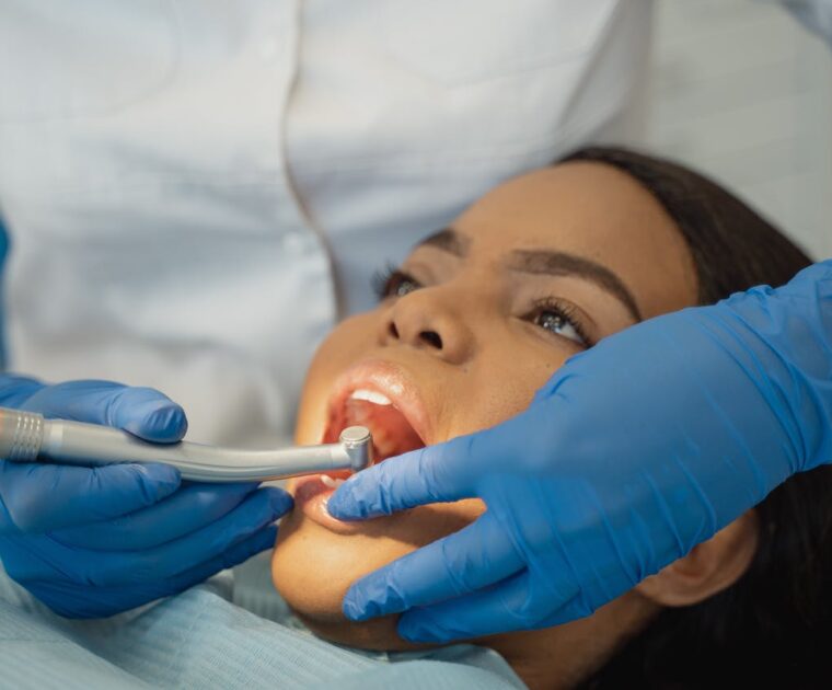 Scaling dentale: procedure e benefici per una salute orale ottimale