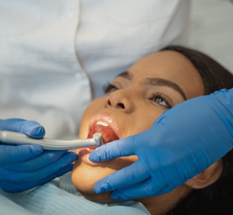 Scaling dentale: procedure e benefici per una salute orale ottimale